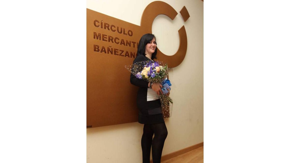 El Grupo Salsa presentó ayer a Elena Mielgo.