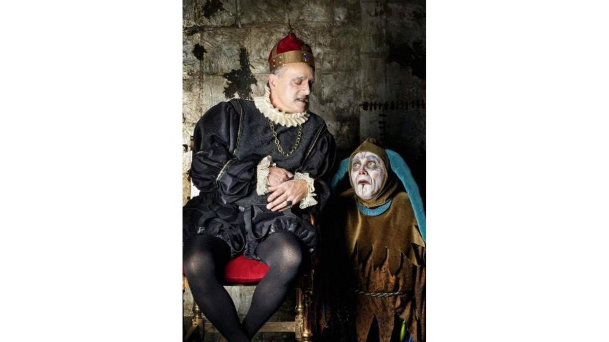 Javier Vecino y José Manuel Valcárcel, en una escena de la obra.