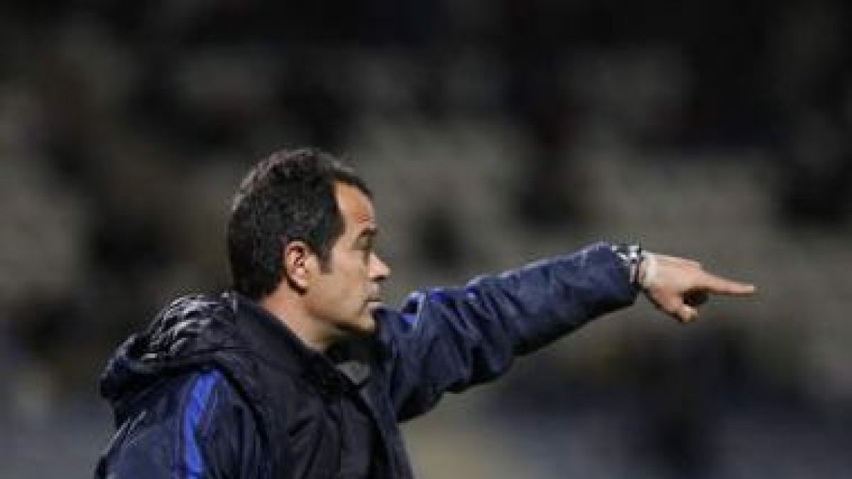 Álvaro Cervera durante un partido de la Cultural contra el Guijuelo.