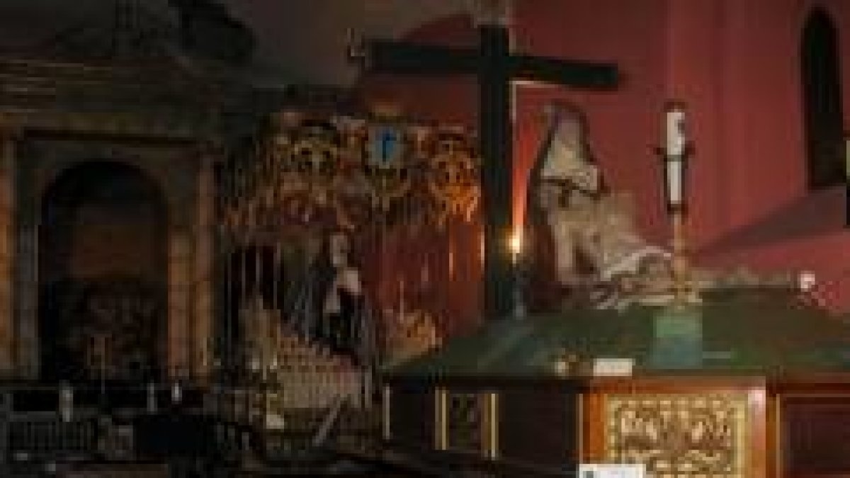 La Cofradía de la Santa Vera Cruz cierra las puertas de su capilla parcialmente