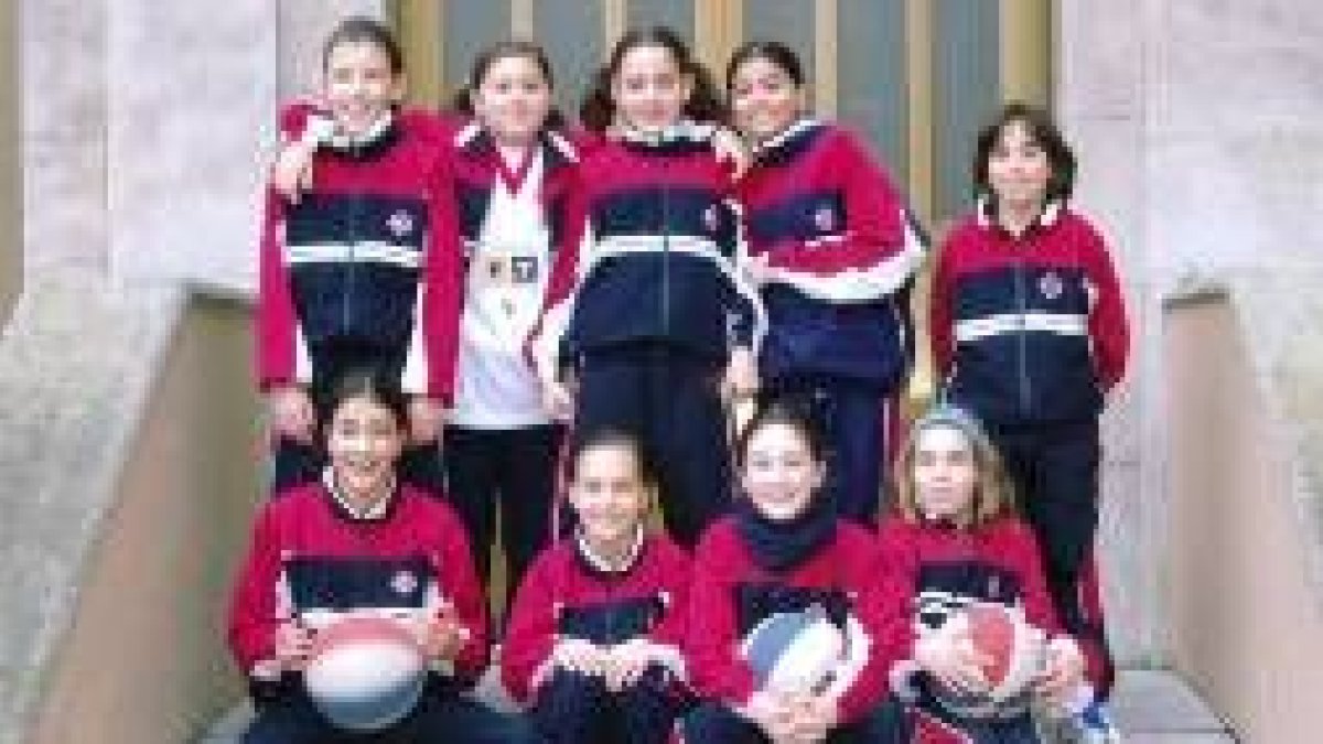 El equipo de preminibásket del Colegio Leonés Corredera domina su grupo