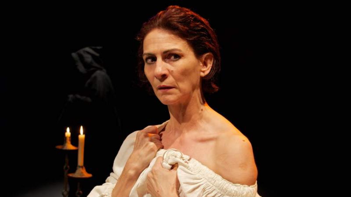 La actriz Gema Matarranz, en el papel de Juana la loca, que hoy pondrá en escena en El Albéitar.