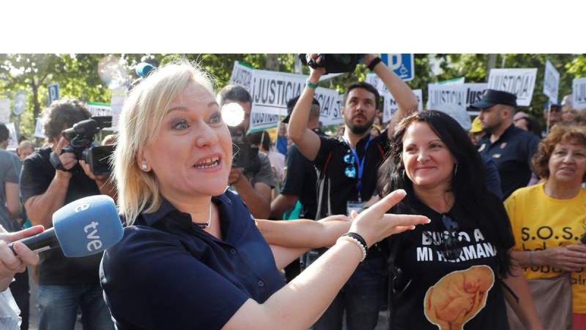 Inés Madrigal durante el juicio al doctor Vela en el que fue acusado de robo de un bebé y detención ilegal. CHEMA MOYA