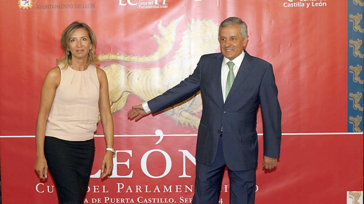 La consejera de Cultura y Turismo, Alicia García, y el alcalde de León, Emilio Gutiérrez.