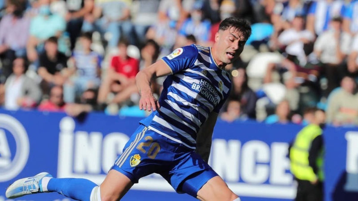 Naranjo marcó el segundo gol de la Deportiva el pasado domingo y propició el tercero. L. DE LA MATA