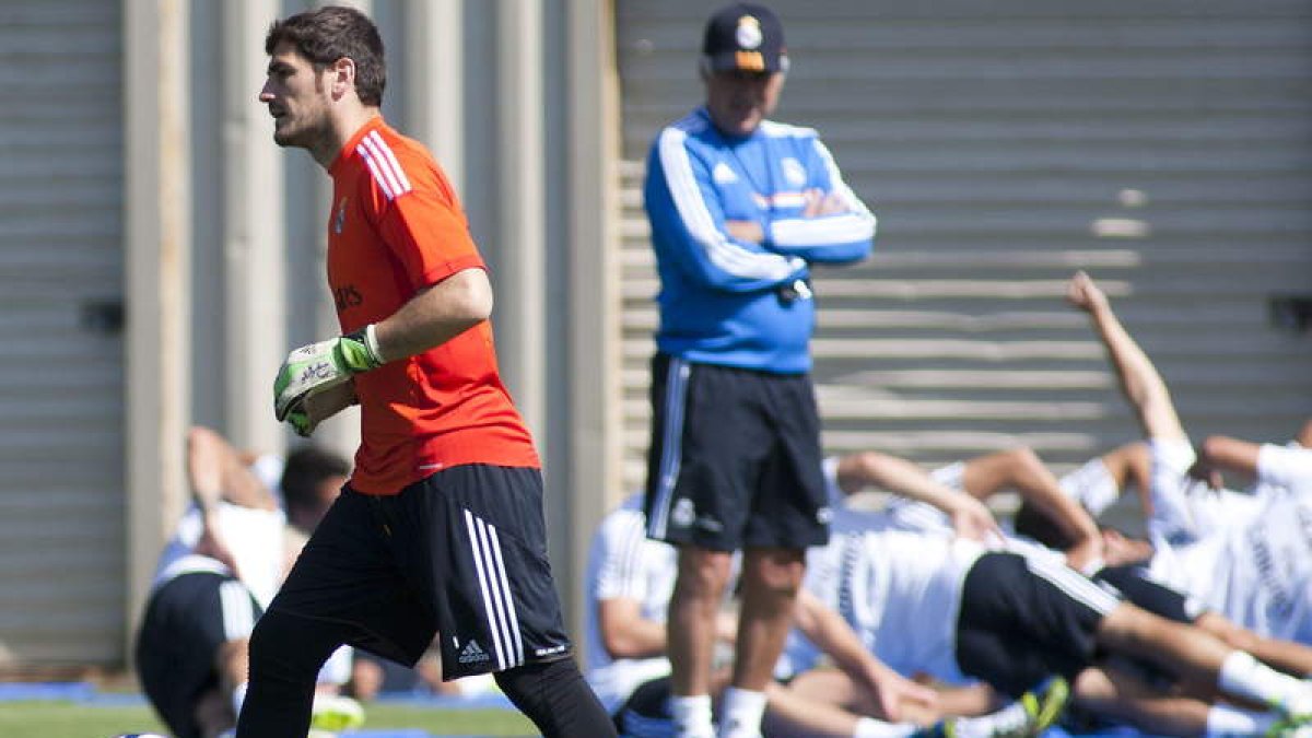 La suplencia de Casillas vuelve a crear polémica en el banquillo madridista.