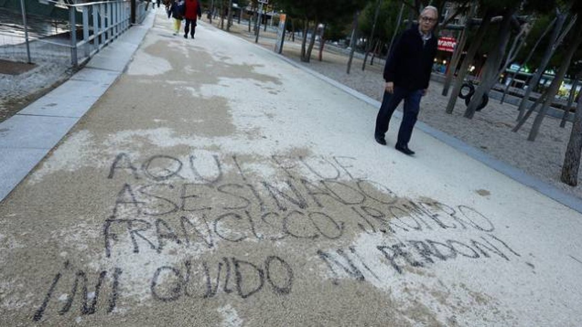 Pintada en el lugar donde murió el ultra deportivista Francisco Javier Romero Taboada, alias 'Jimmy', el pasado 1 de diciembre.