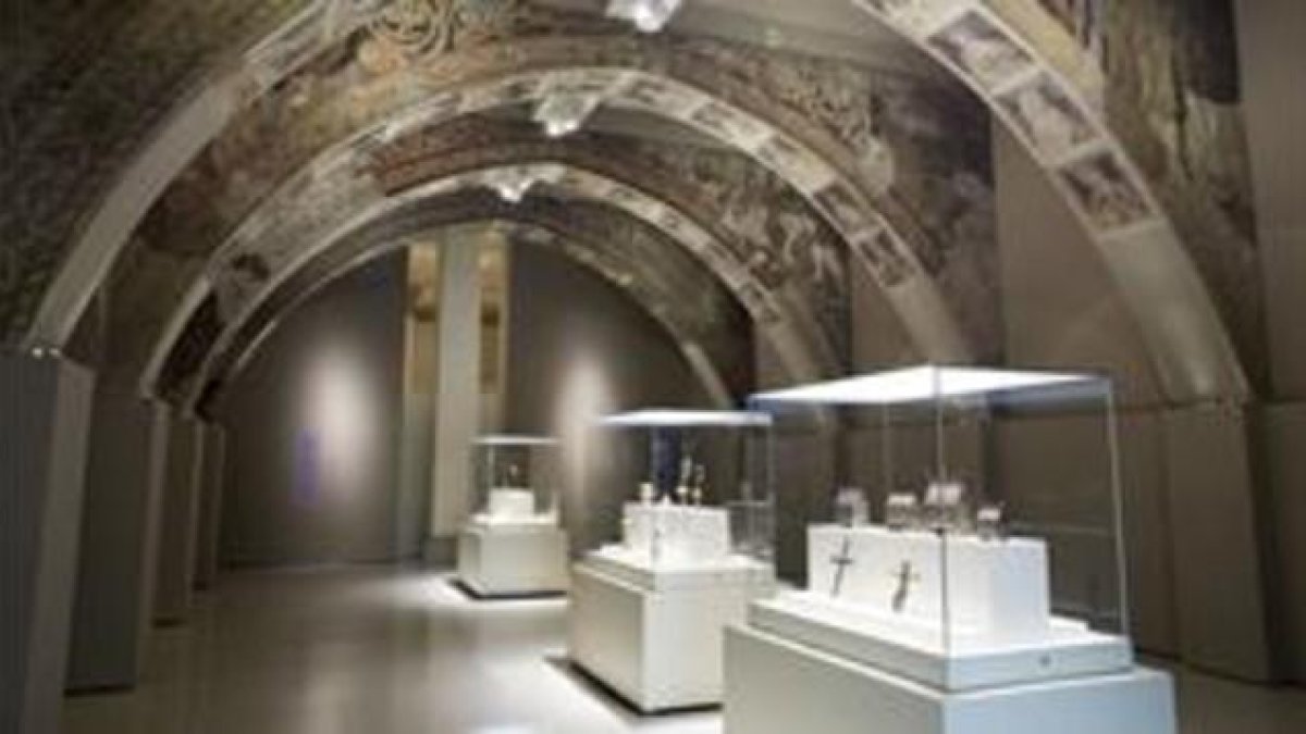 La sala del MNAC donde se exponen las pinturas rescatadas de la sala capitular del monasterio de Sijena.
