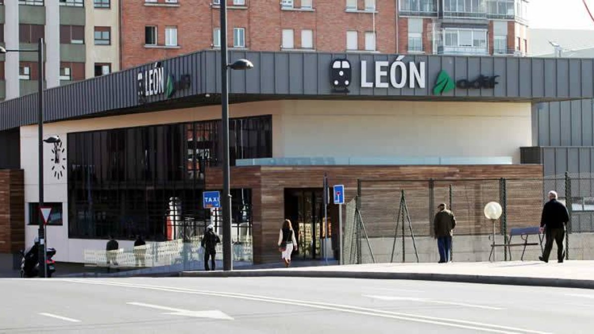 Vista exterior de la estación de León.