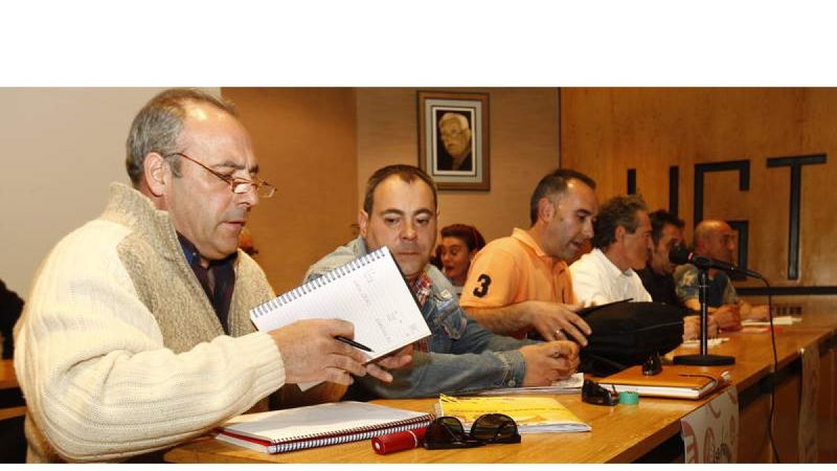 La asamblea de Antibióticos se celebró ayer en UGT.