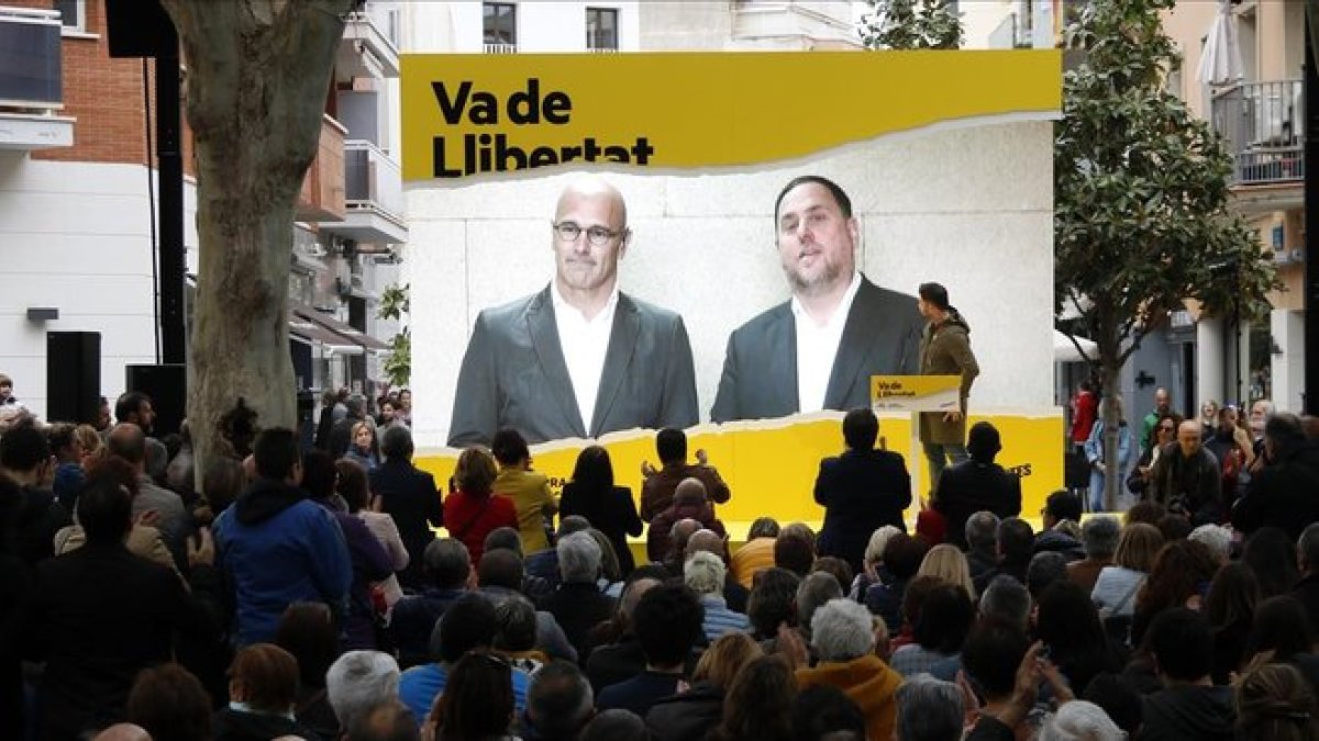 Oriol Junqueras y Raul Romeva en una videoconferencia, en un acto en Cambrils.