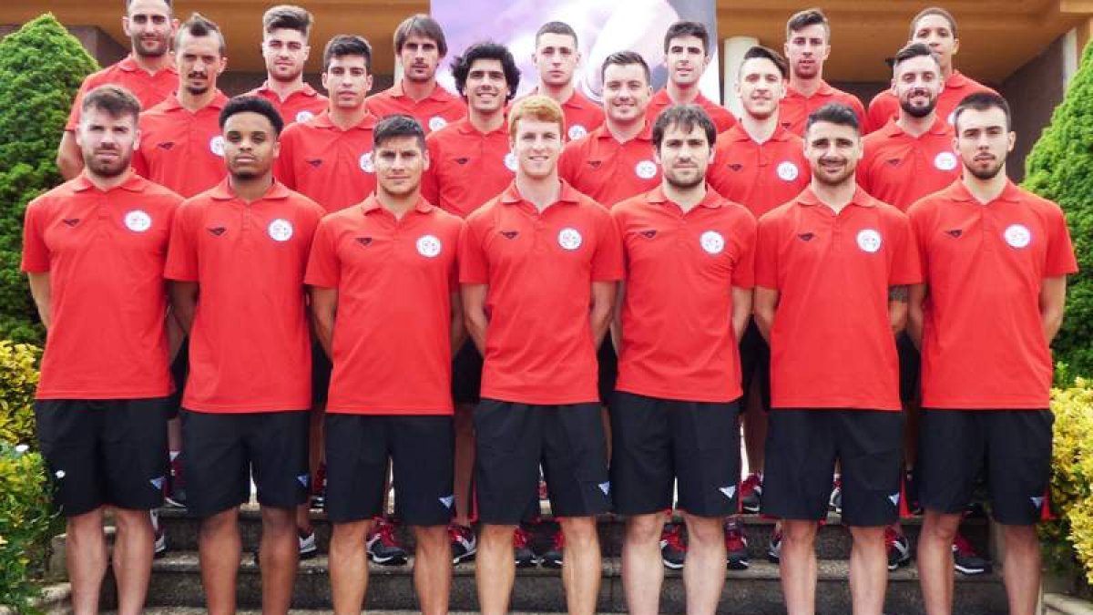 Formación de la selección de Castilla y León que acudirá a disputar la fase final de la Copa de las Regiones de la Uefa. FCYLF