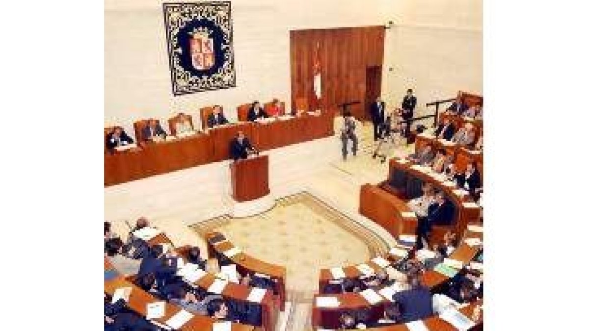 Herrera, ante las Cortes en el último debate sobre el estado de la comunidad
