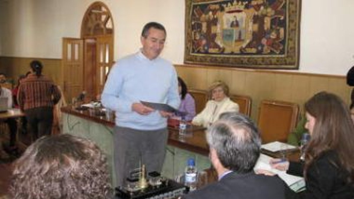 Pérez Villar tomó posesión como concejal del PSOE el 26 de noviembre.