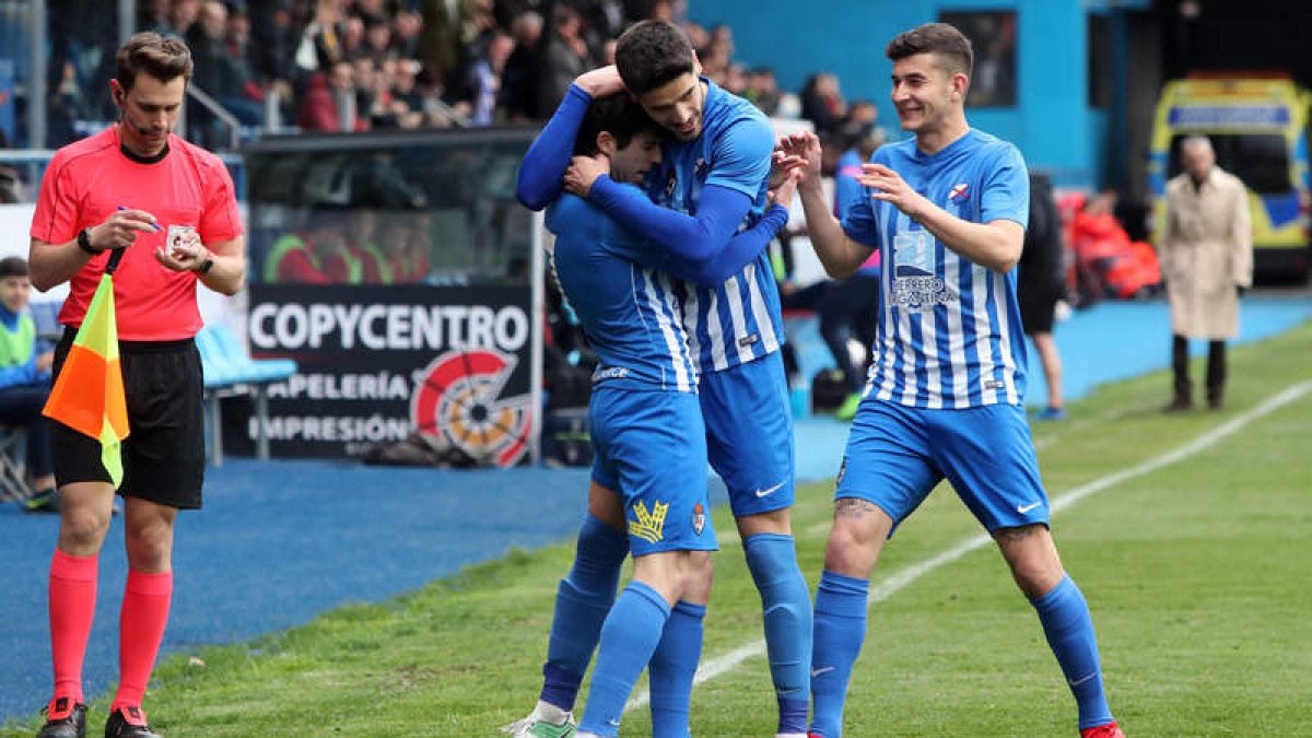 Guille Donoso volvió a ser uno de los futbolistas más destacados de la Deportiva en el duelo del domingo en Barreiro. ANA F. BARREDO