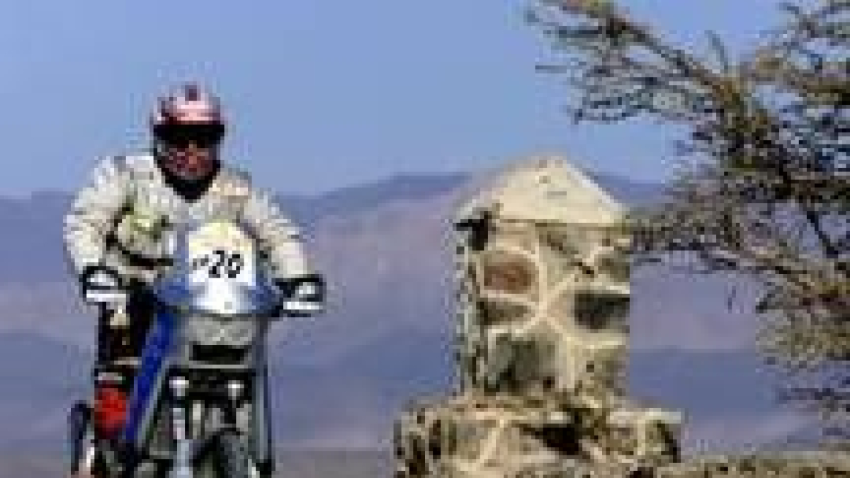 Isidre Esteve disfruta de su primer puesto en la clasificación de motos después de un buen trabajo