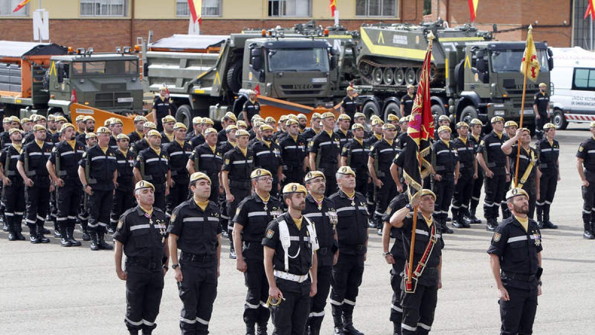 Parada militar para conmemorar la festividad de Nuestra Señora del Rosario.