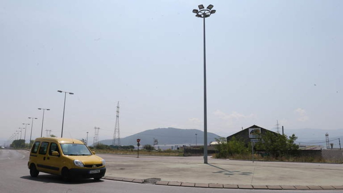 El Ayuntamiento de Ponferrada proyecta reformar el acceso al Cylog a través de una nueva rotonda de mayores dimensiones.
