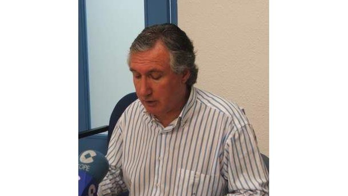 Jacinto Bardal compareció ayer en rueda de prensa.
