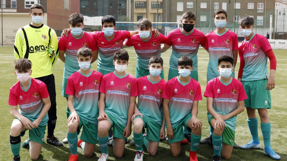 Formación del Atlético Trobajo de la categoría cadete. MARCIANO