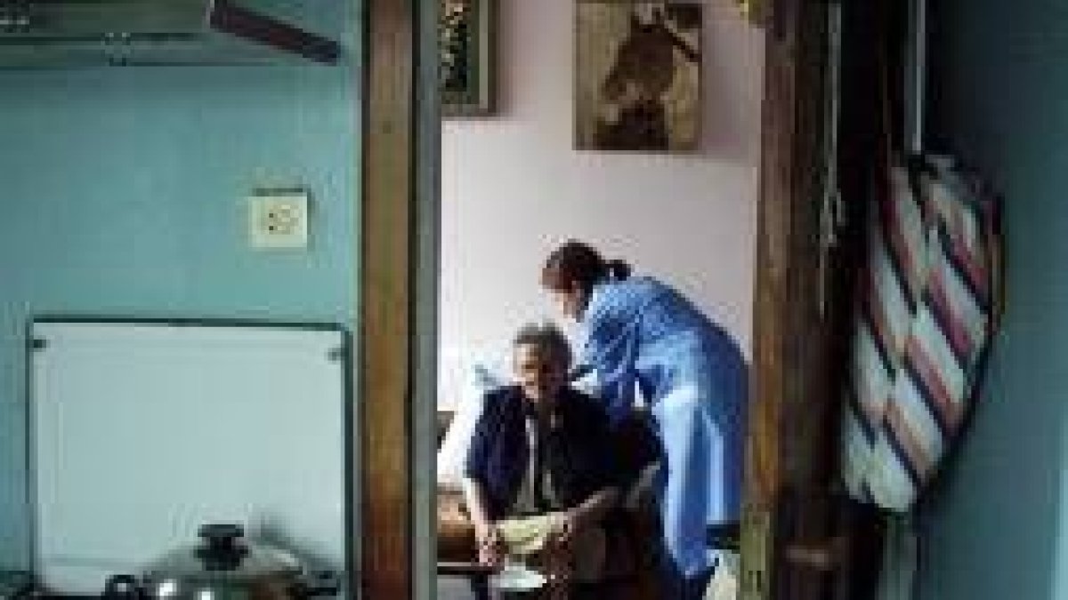 El cuidado de los enfermos y personas mayores ocasiona problemas psicológicos a los cuidadores