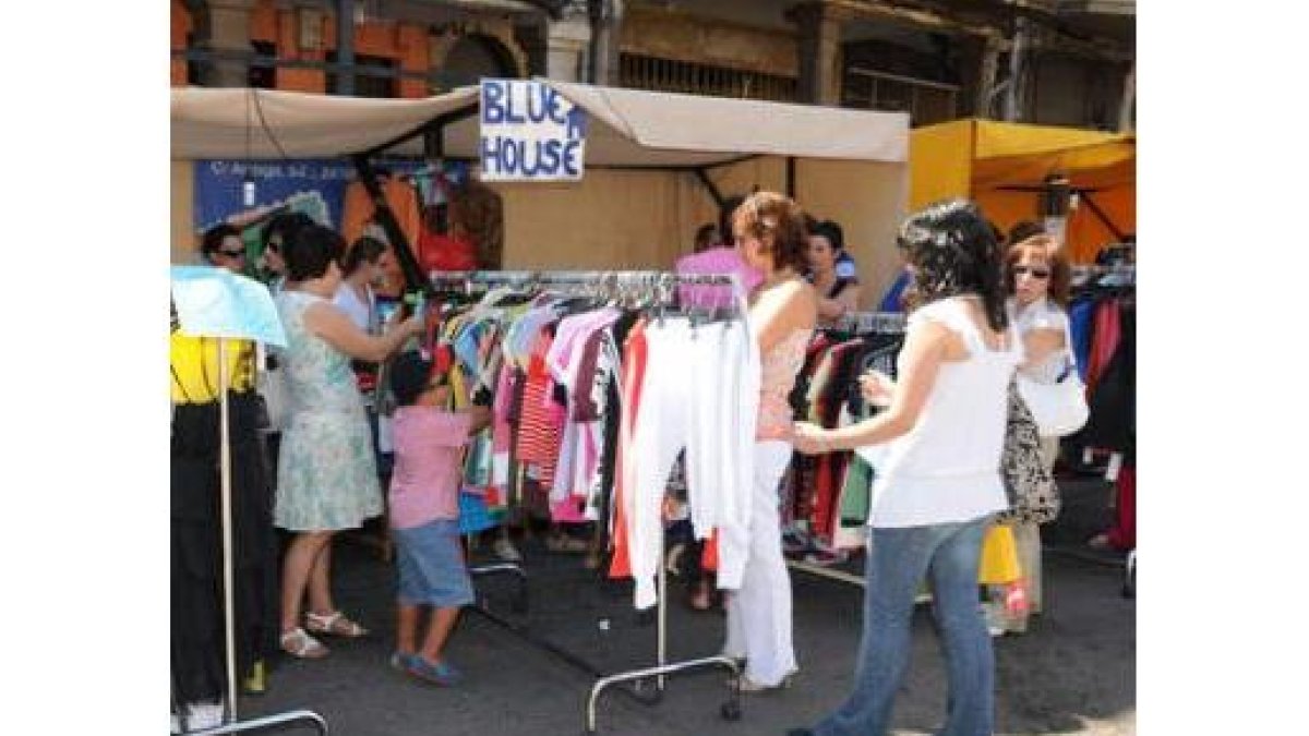 Las prendas de esta temporada se liquidarán en la feria.
