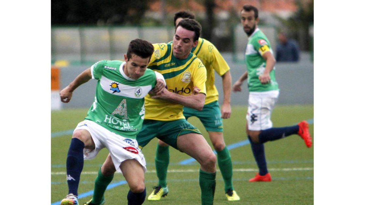 Ivi Vales dispuso de dos claras ocasiones de gol para haber adelantado al equipo maragato ante el Tropezón.