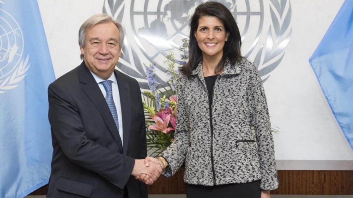 El secretario general de la ONU, Antonio Guterres, y la embajadora de EEUU ante la ONU, Nikki Haley, el pasado 27 de enero.