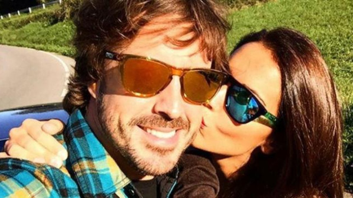 Fernando Alonso y Lara Álvarez proclaman su amor en Twitter pocos días antes de su ruptura.