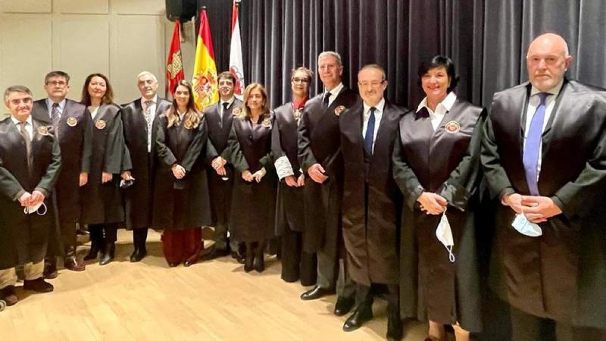 Fotos de algunos de los abogados presentes ayer en el acto celebrado en la Biblioteca. DL