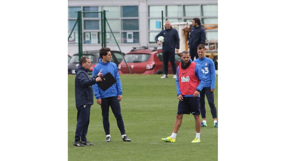 Álvarez Tomé espera que su equipo pueda dar una alegría a la afición blanquiazul. L. DE LA MATA
