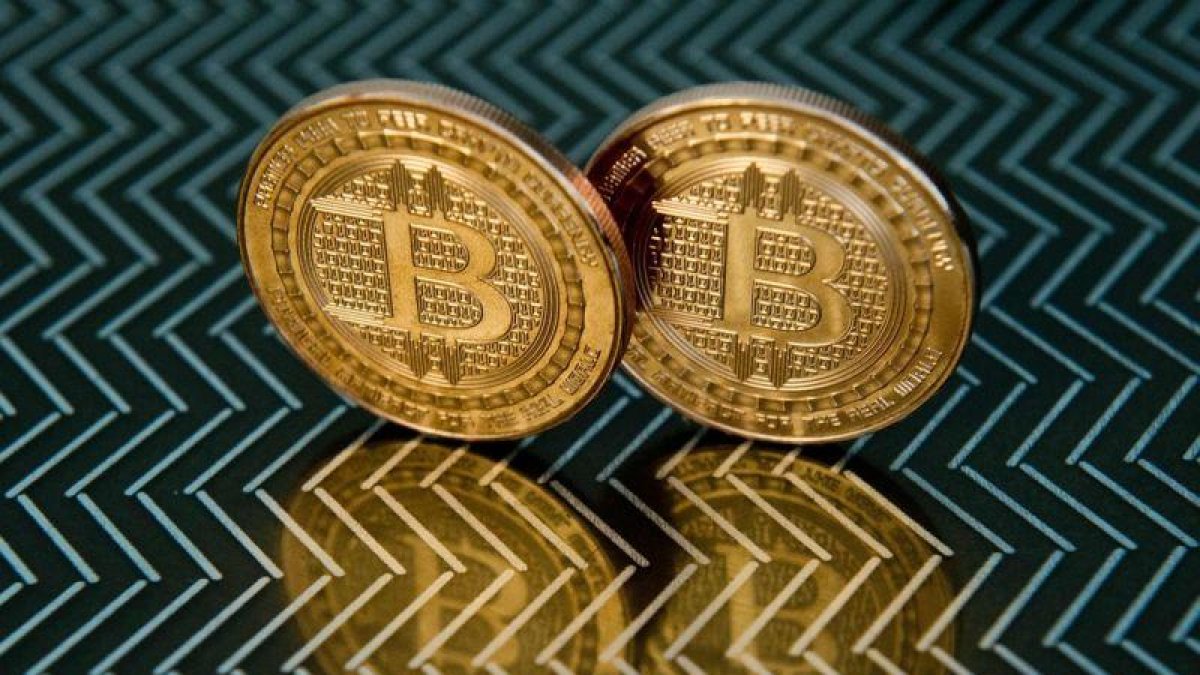 Medallas de la moneda virtual bitcoin.