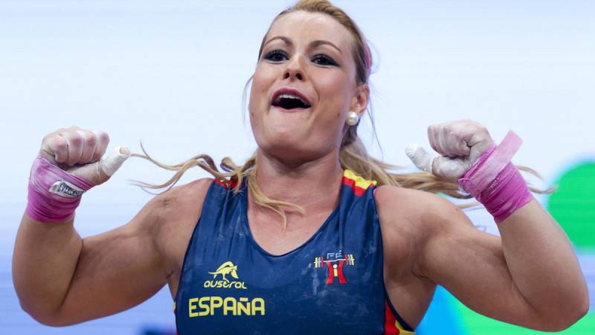 Lidia Valentín celebra su éxito en el Campeonato Europeo de Halterofilia celebrado en Tel Aviv