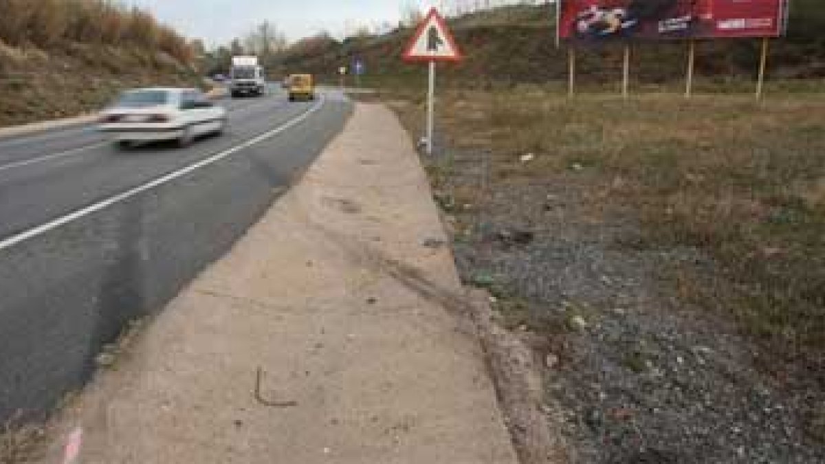 Un conductor ha resultado herido grave por una piedra lanzada desde un paso elevado.