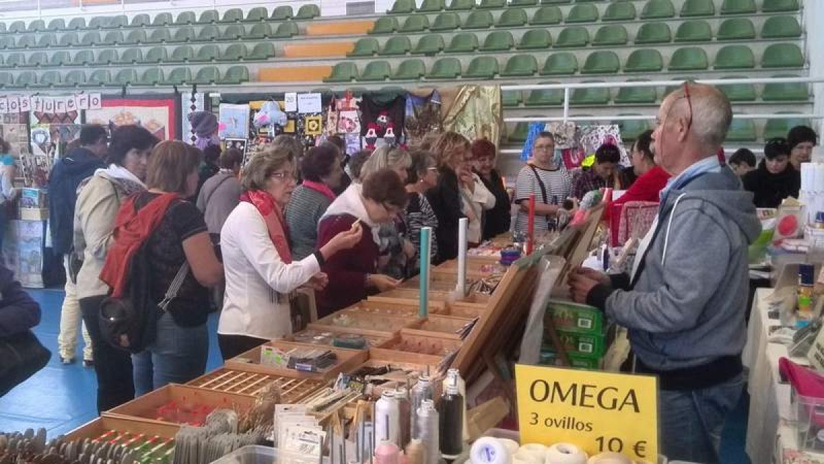 Una treintena de expositores mostraron sus productos en el pabellón de El Toralín.