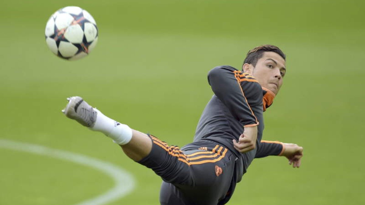Cristiano Ronaldo realizó ayer parte del entrenamiento con el grupo y otra en el gimnasio.