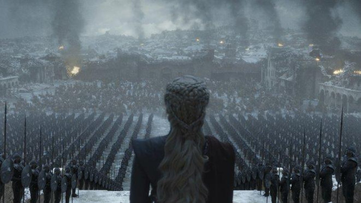 Emilia Clarke, como Daenerys, en el último episodio de Juego de tronos.