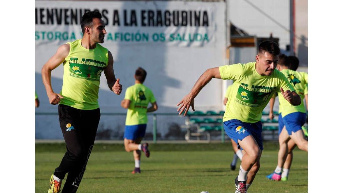 Roberto Puente y Diego ya vivieron el primer ascenso a Segunda B y desean repetirlo. JESÚS F. SALVADORES
