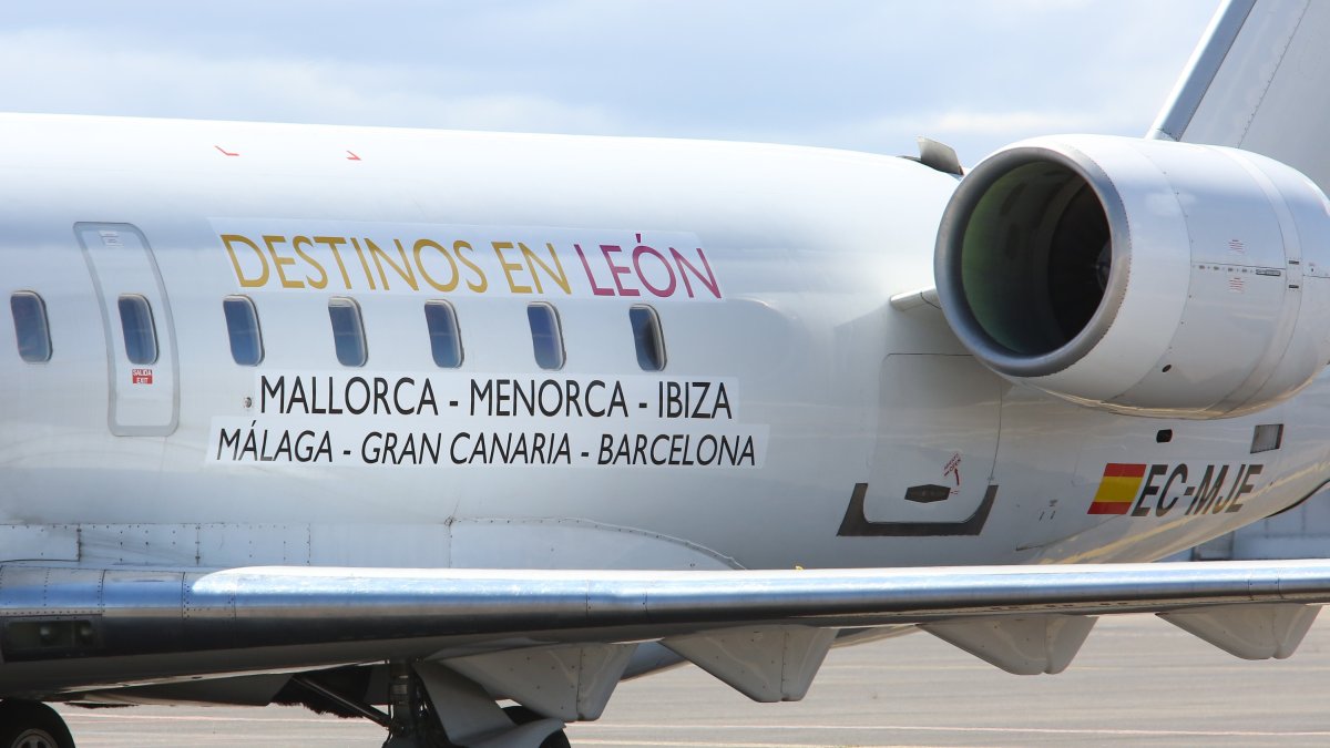 Un avión en el aeropuerto de León. ICAL