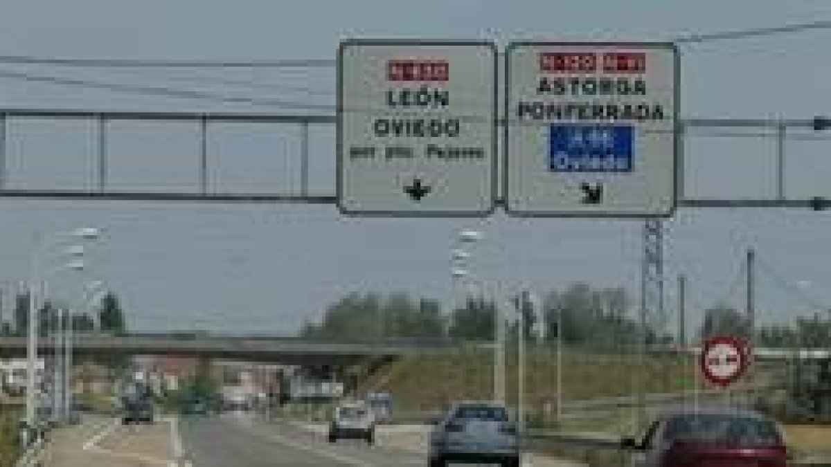 El acceso sur a León por la N-630 soporta densidades de tráfico muy elevadas en fechas determinadas