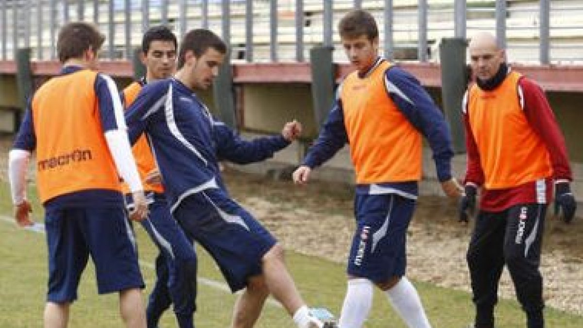 La plantilla culturalista, en uno de los entrenamientos de preparación para el choque de Palencia.