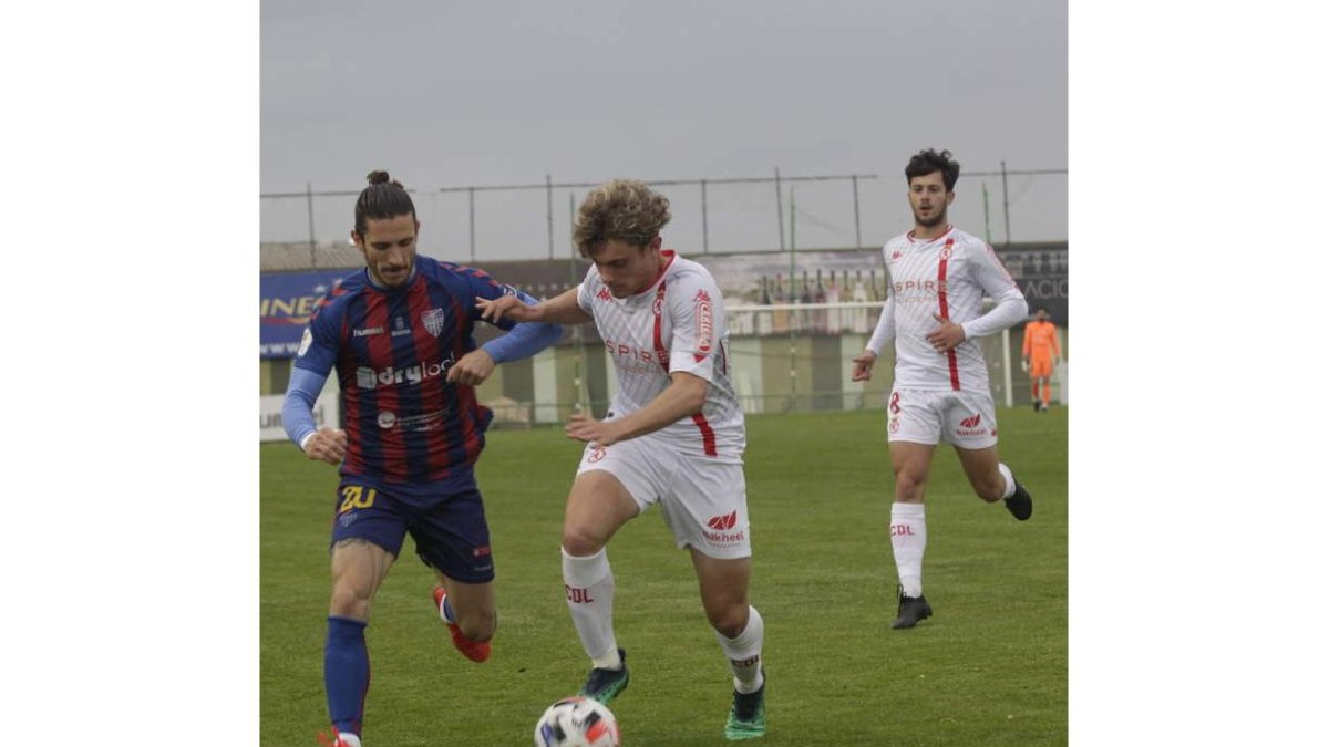 El filial sumó un punto de calidad ante el campeón. NEREA LLORENTE