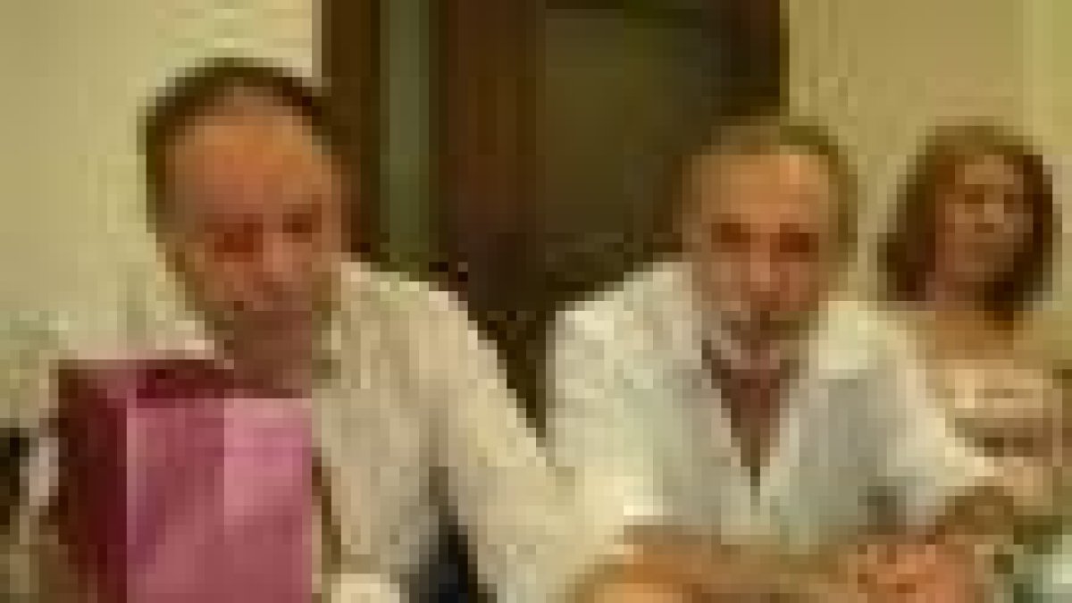 Tano, como le conocen sus amigos, en compañia de su compañero Goyo González