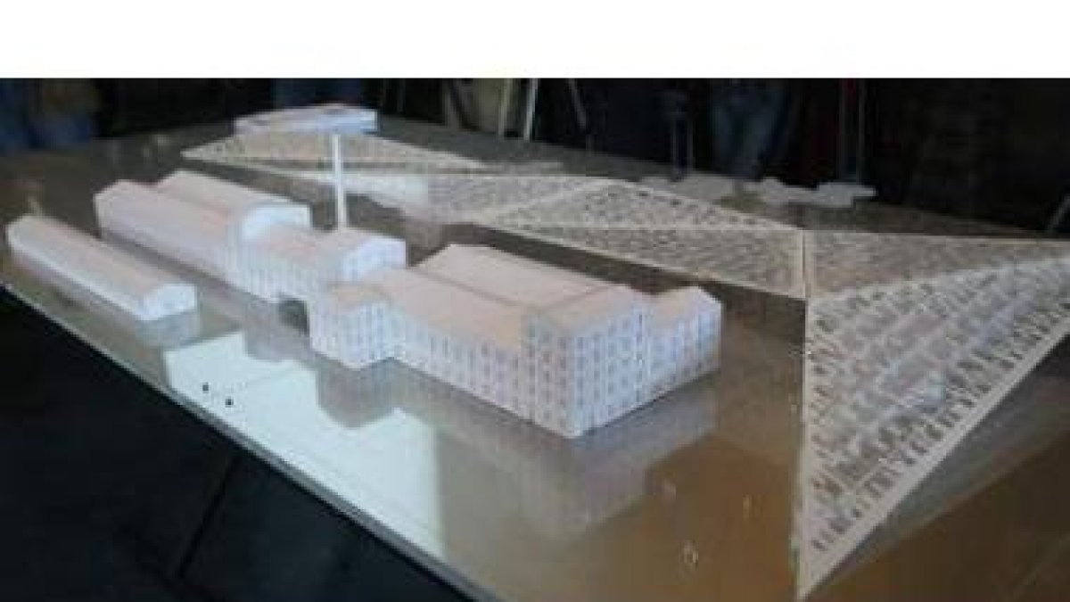 La maqueta del Palacio de Congresos se presentó en el centro cívico León Oeste en febrero del pasado