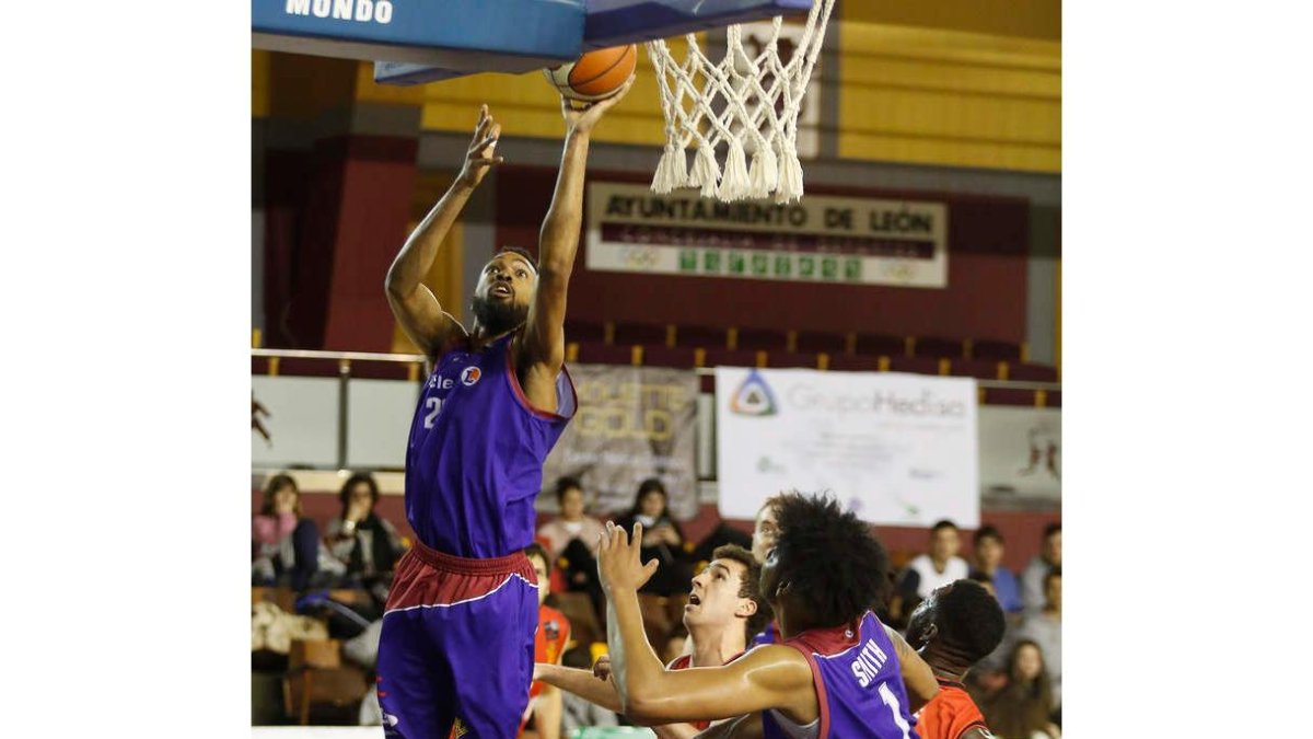 Norris anotó 17 puntos para los leoneses. F. OTERO PERANDONES