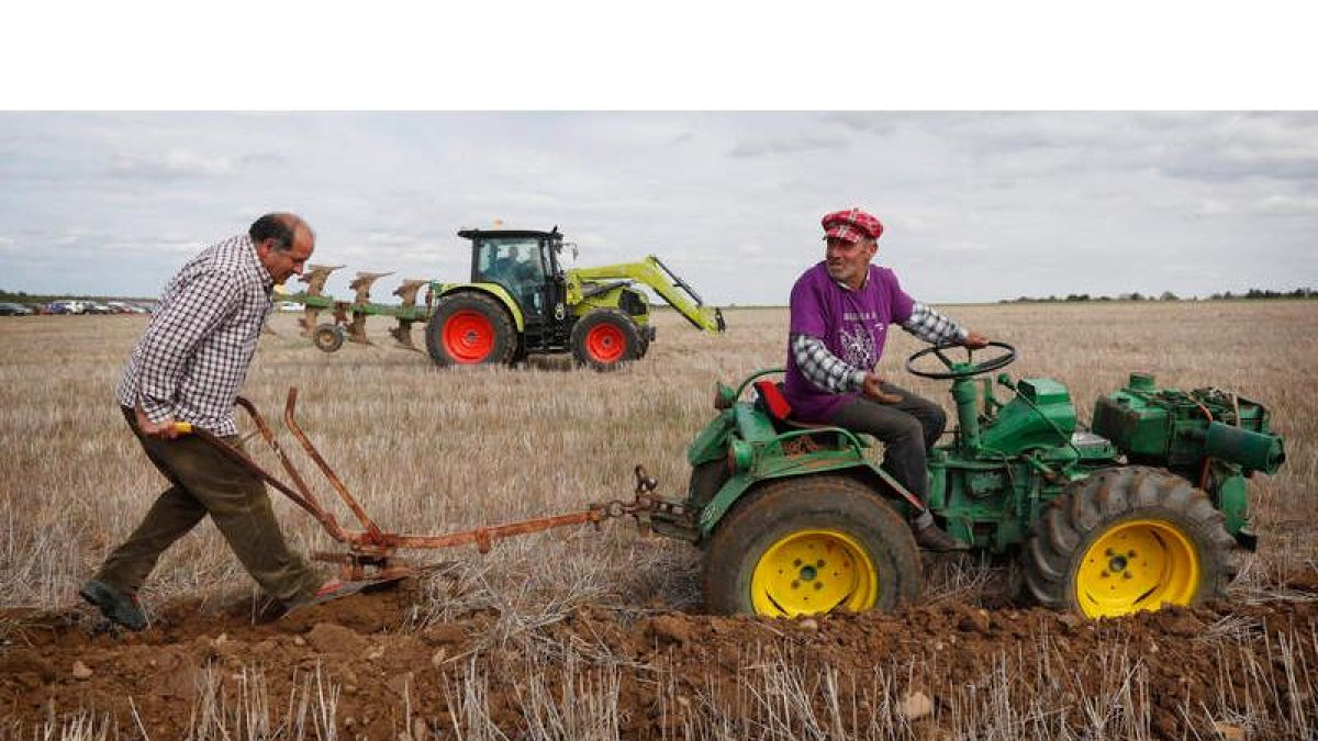 El campo de La Gándara acogió el certamen en el que los participantes hicieron alarde de sus destrezas. JESÚS F. SALVADORES