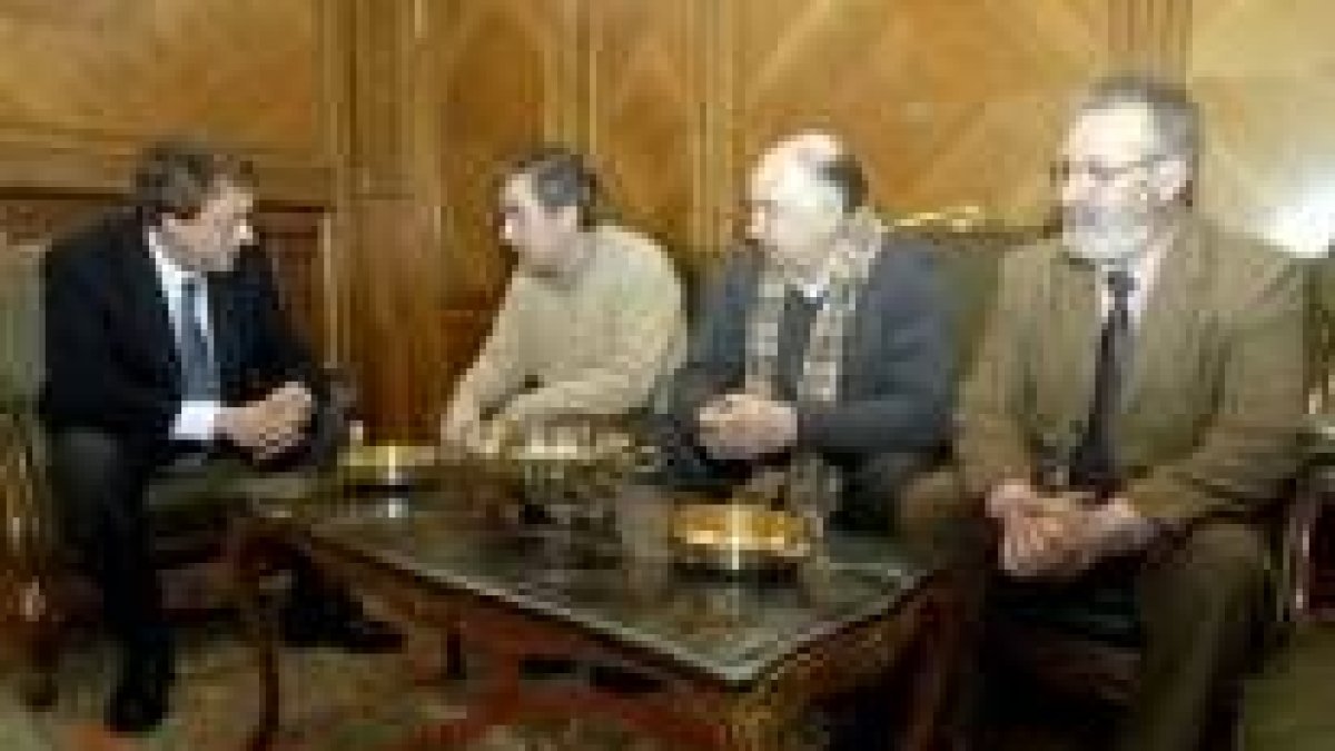 García Prieto charla con Figueiras, Durruti y Suárez de la asociación