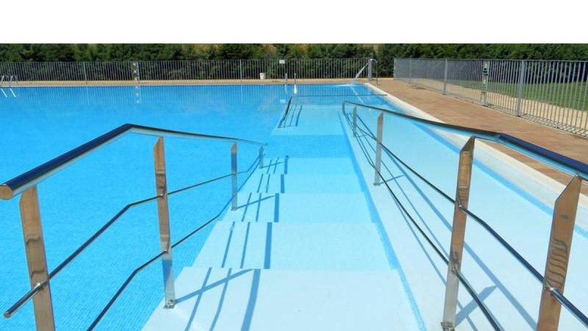 La acccesibilidad es una de las señas de identidad de la piscina de Cistierna. AYUNTAMIENTO DE CISTIERNA