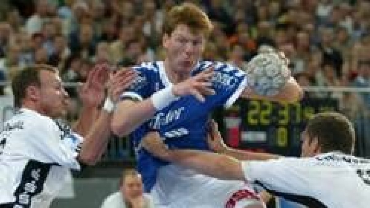 Zerbe, del TBV Lemgo, trata de deshacerse de Hagen y Lundtsröm