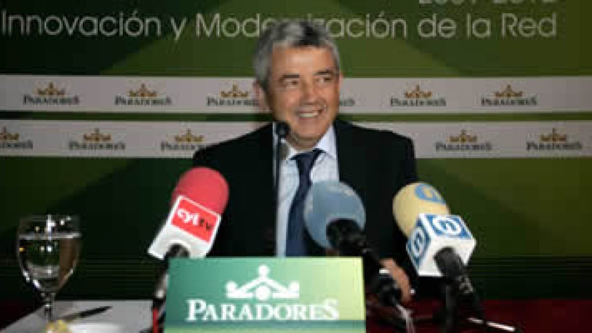 El presidente de Paradores de Turismo, Miguel Martínez, habló hoy de la reforma.
